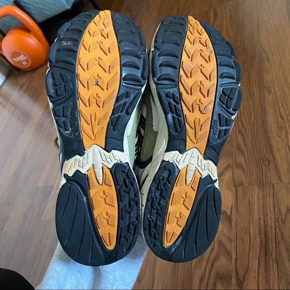 Adidas size 6 sneakers - Picture 7 of 8